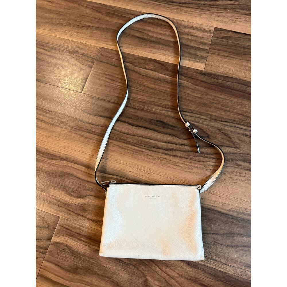 Marc Jacobs Cream Pebbled Leather Crossbody Bag Zip Top Fixed Strap Preppy